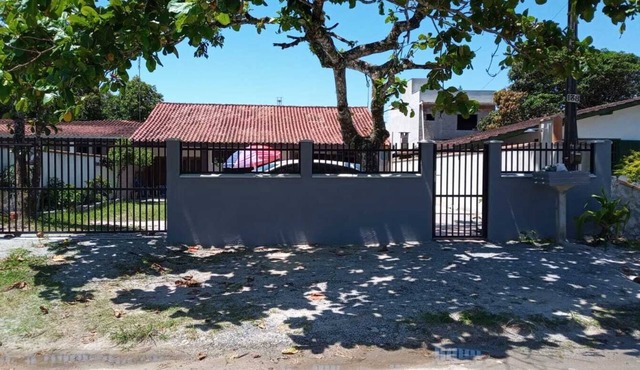 Spacious house 3 minutes from the beach.