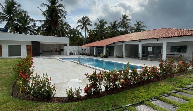 Spacious house in Jequiá da Praia, riverside.