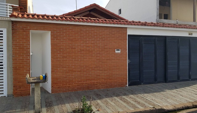 Spacious house in a top neighborhood, 8 minutes (600m) from the beach.