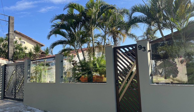 Spacious house next to the beach, with Wi-Fi.