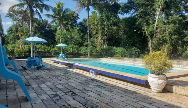 Spacious property, swimming pool with diving board, barbecue, pool table, ping pong and Wi-fi