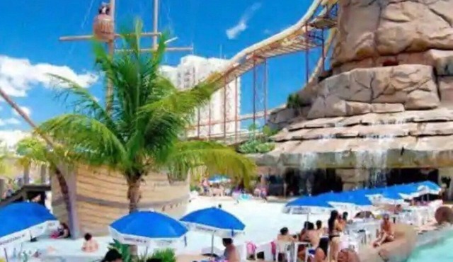 Spazzio Andrian & Silva a 10 Minutos do Acqua Park e Diversão de Montão!