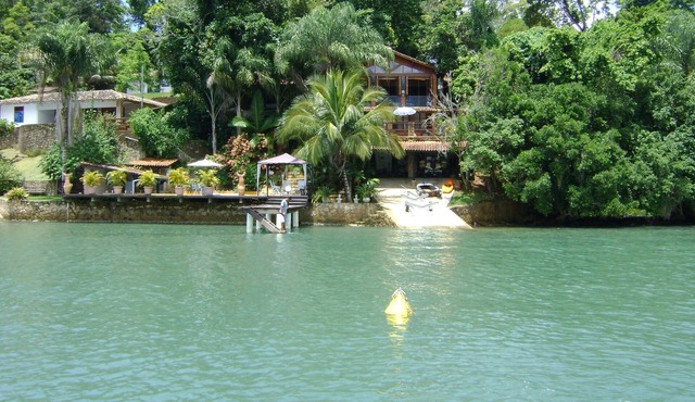 Spectacular house on Araujo Island in Paraty, facing the sea.