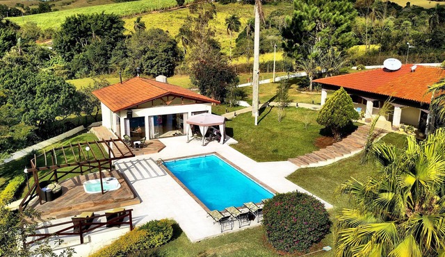 SPECTACULAR SITE; JACUZZI; POOL; LAKE; WEEKENDS AND HOLIDAYS.