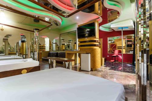 Status Motel
