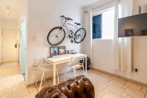 Stay Inn Comfortable Gonzaga Apartament - Em 1 minuto a pé tá na PRAIA Gonzaga em Santos e no Shopping Balneário, 2 ar-condicionados, portaria 24 horas, elevador, 1 vaga carro Gratís, wi-fi Grátis, enxoval Gratuito, PRAIA Santos Gonzaga, Bicicleta disponí