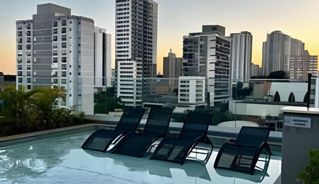 Studio com piscina e academia perto do metrô