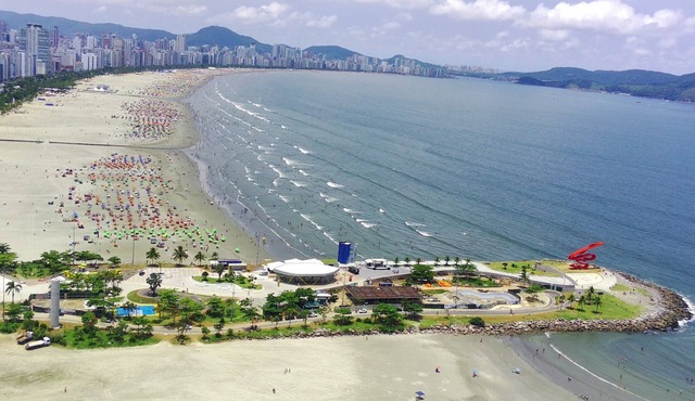 Studio Confortável a Beira mar com Cozinha Completa e Estacionamento Privativo