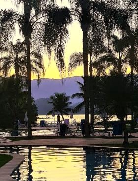 Studio Costa Bella em Angra - Condomínio Completo com Piscina, Bar Molhado e Acesso à Marina