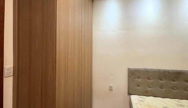 STUDIO Flat B