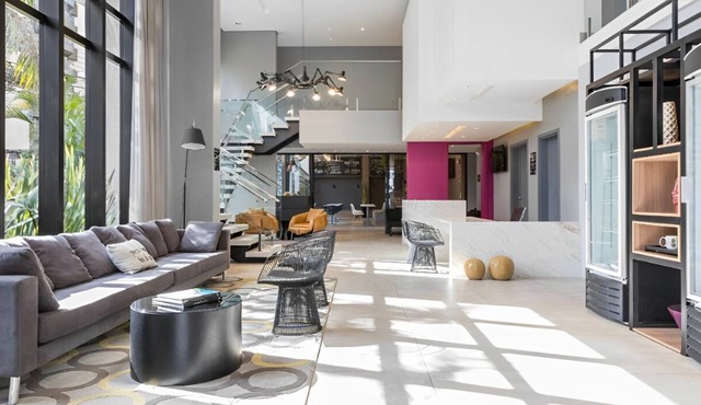 Studio Helbor Stay Batel - Aconchegante com Localização Premium