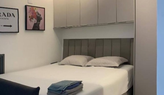 Studio in Pinheiros with balcony - SP King bed and 50" TV
