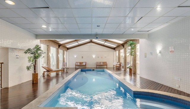 Studio in Condominium With Pool and Gym Nwc1510