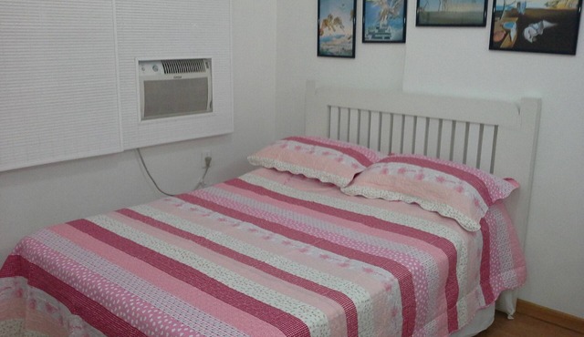 Studio in Copacabana close to the beach and next to the Metro, flexible check in.