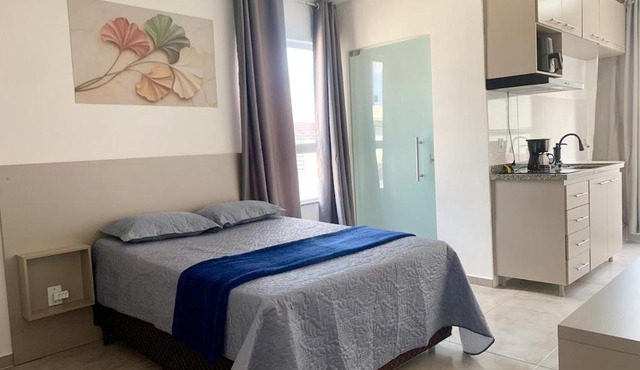 Studio moderno com cozinha completa e Wi-Fi centro