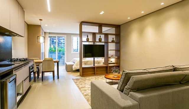 Studio moderno em condomínio com infraestrutura de clube CA13I