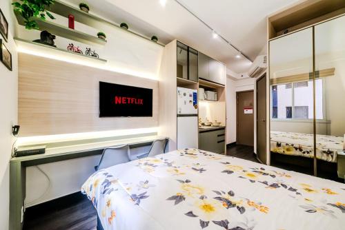 Studio novo com ar cond a 600 m da GM