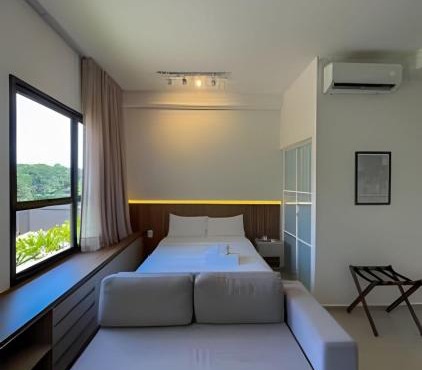Studio novo, completo, piscina e ótima localização