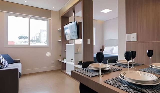 Studio prox shopping Curitiba Wifi, TV a Cabo e ar