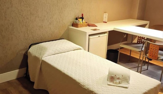 Stylish Triple Double Suite in Curitiba Ideal for Lively Nights & Easy Days