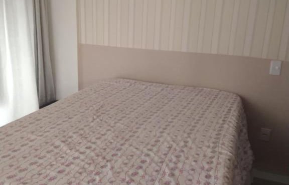 Suíte 1 com cama de casal,em apartamento compartilhado ar condicionado, tv, e Wi-fi -frigobar