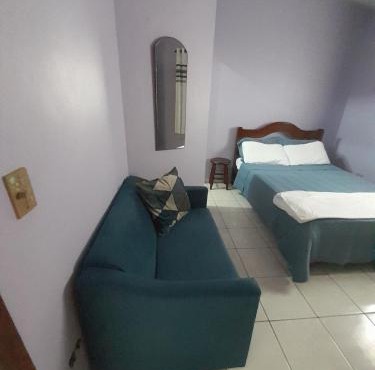 Suíte em casa compartilhada a poucos metros da praia