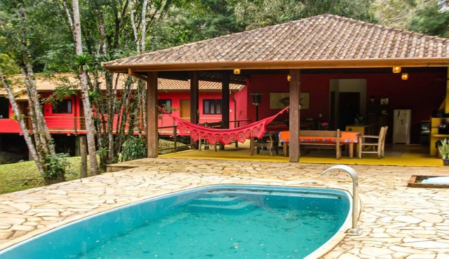 Suíte em São Francisco Xavier com piscina e jardim