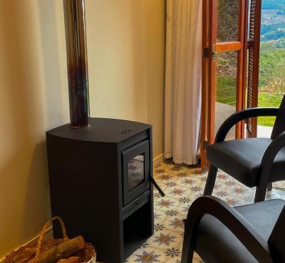 Suítes Celeste, Cabana no Vale dos Vinhedos com Banheira e Café da Manhã Colonial Incluso
