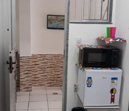 Sua Kitnet na Praia 12 Atenção PEQUENA Só prá dormir Ambiente Familiar Ar Cond TV Microondas Frigobar Internet Centro