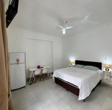 Suite 1 com Ar-Condicionado, TV, Wi-Fi e Geladeira