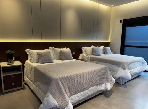 Suite de Luxo Parque dos Poderes com Sauna 01