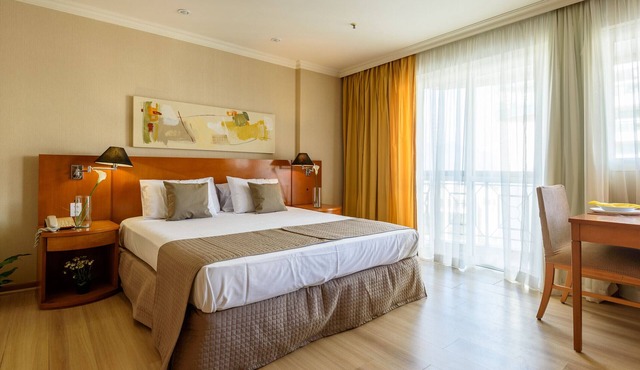 Suite, pool and gym | BPremium T1 1208.4