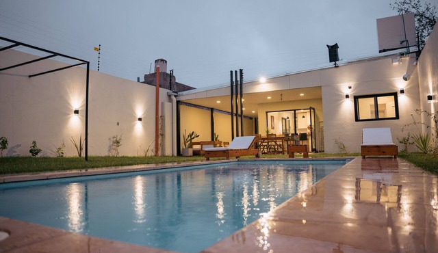 Sumérgete en el Lujo, en una Ubicación Inigualable. ¡Tu Escape Perfecto!