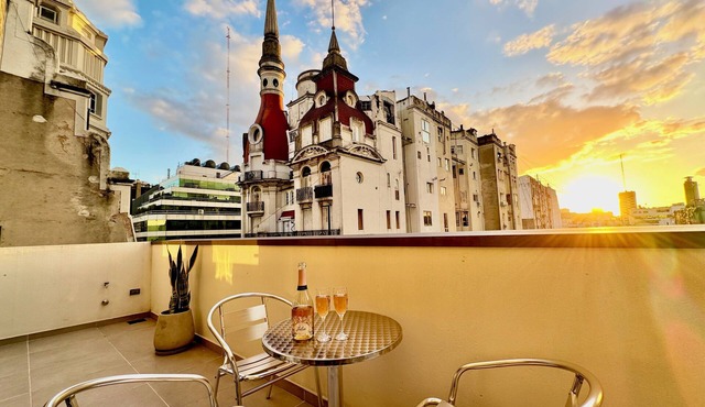 Sunset Penthouse in great location for tourists
