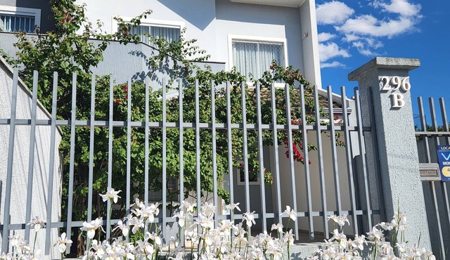Super comfortable townhouse, close to markets, shopping malls and great restaurants.