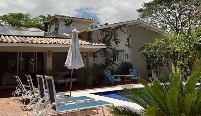 Super equipped High Standard House 6 suites, Air + Heated Pool + Space