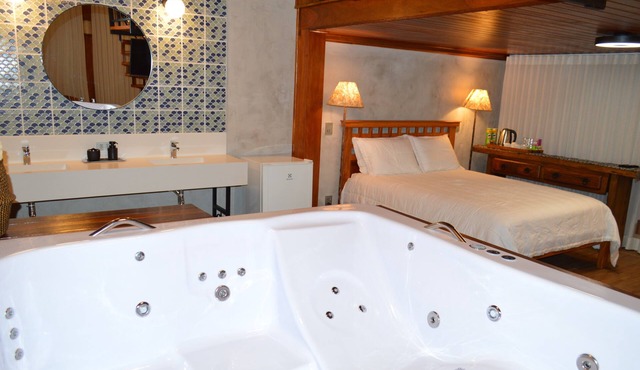 Terras da Serra Refuge - Pico do Selado Suite, for families, with mezzanine and spa