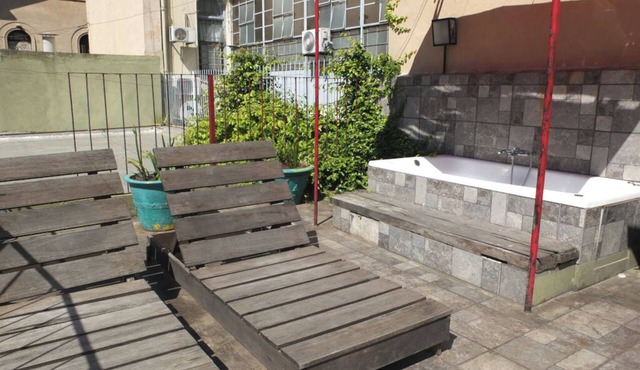 Terraza y Patio Cerrado. Para 5 Personas