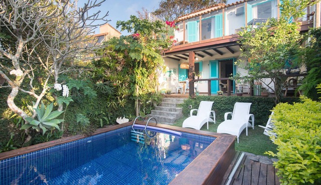 The perfect beach house, with a deck, barbecue, pool and ocean view.