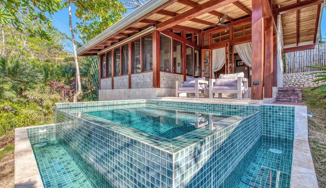 The Retreat Studio - Private Infinity Pool Villa with Stunning Mountain Views
