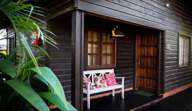 Total Relaxation for 4 in Cabin with Gardens and Pool