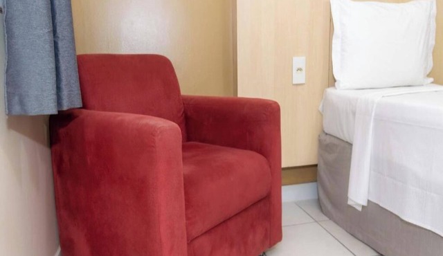 Tranquil Stay w/Access to Outdoor Pool & Lake Access | Free Parking & Breakfast