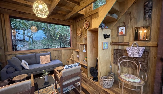 Tree house in front of the lagoon