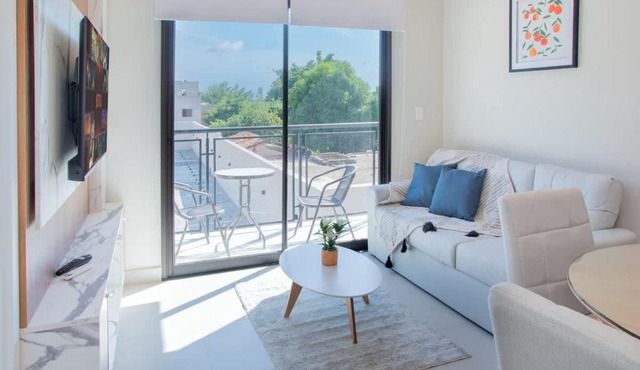 Two-Bedroom Quiet Stay with Rooftop Pool and Coworking