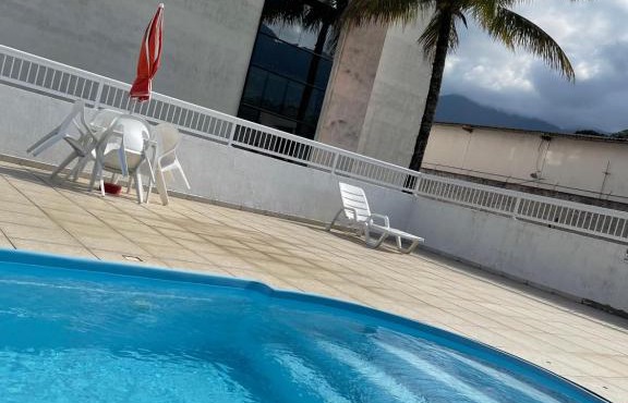 Ubatuba! Sun Way! Piscinas churrasqueira, espaço Sophia!