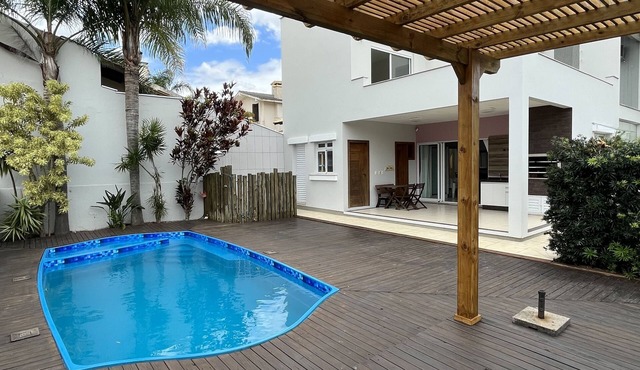 Unmissable house with pool!