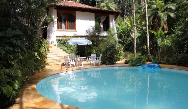 Vacation home in Refugio Teresopolis, surrounded by forest, in an environmental protection area.