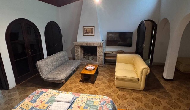 Vacation home in Mendoza City with a pool table