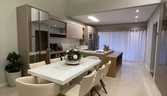 Vacation Home with Pool in Bombinhas