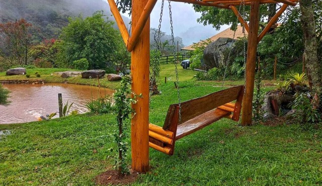 Vale das Pedras- Chalé Araucária, Hidro, Lareira, Fogueira- Sapucaí Mirim-mg
